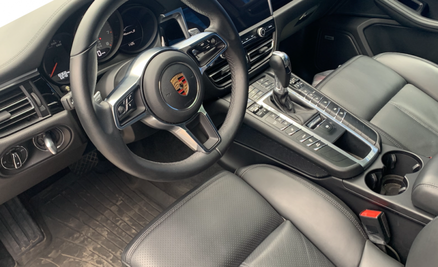 PORSCHE