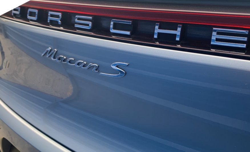PORSCHE