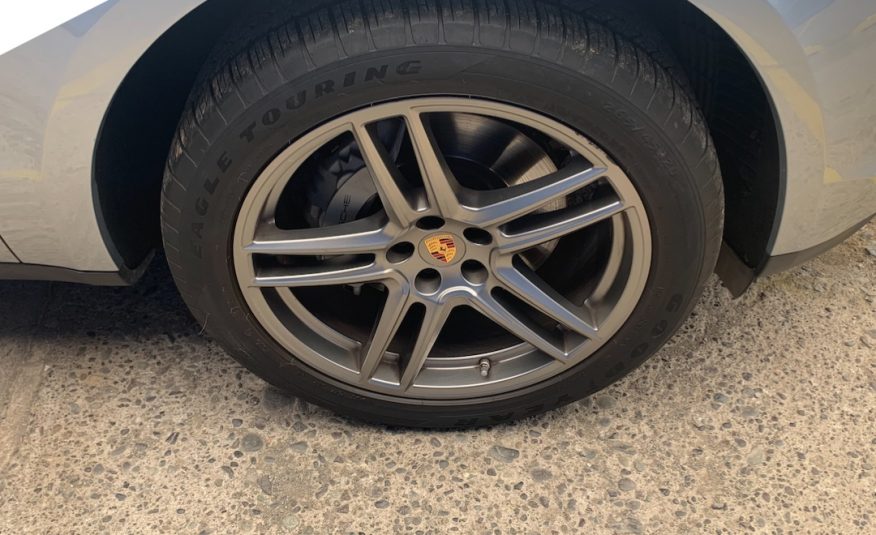 PORSCHE